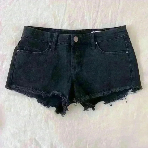 BLANK NYC - Little Queenie Black Distressed Jean Shorts - Picture 1 of 6